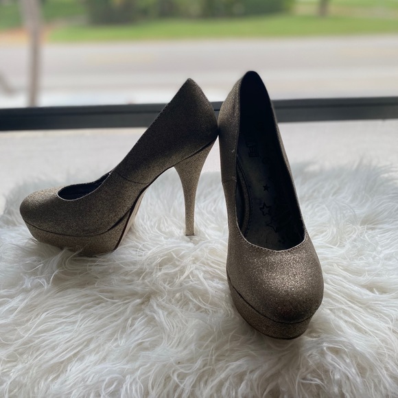 Gold heels - Picture 2 of 5